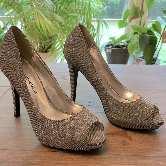 Michael Shannon Shoes - 𝅺MICHAEL Silver Fabric Glitter Peep Toe Pumps Heels
